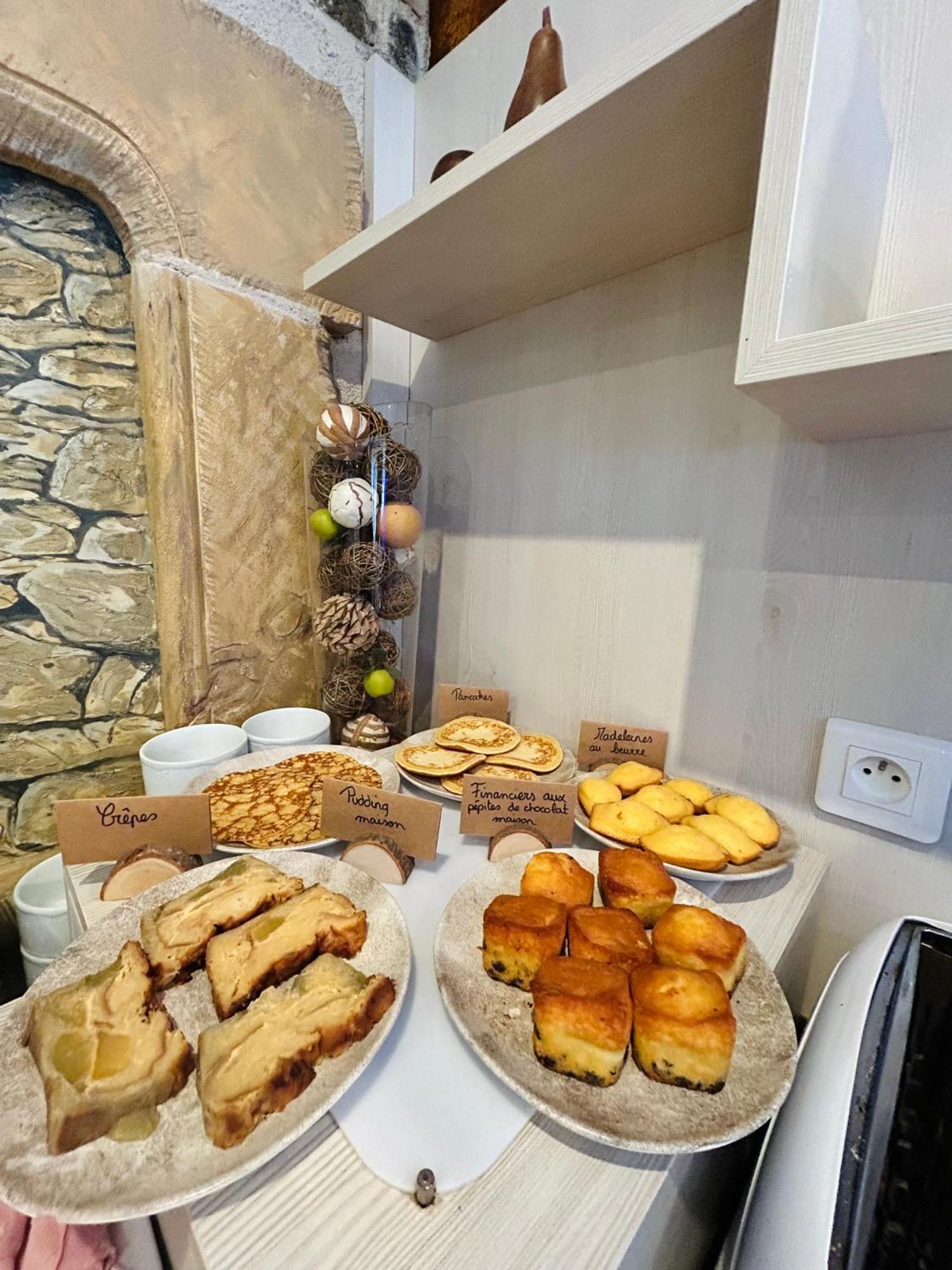 Logis Hotel L'Ayguelade Bielle Экстерьер фото