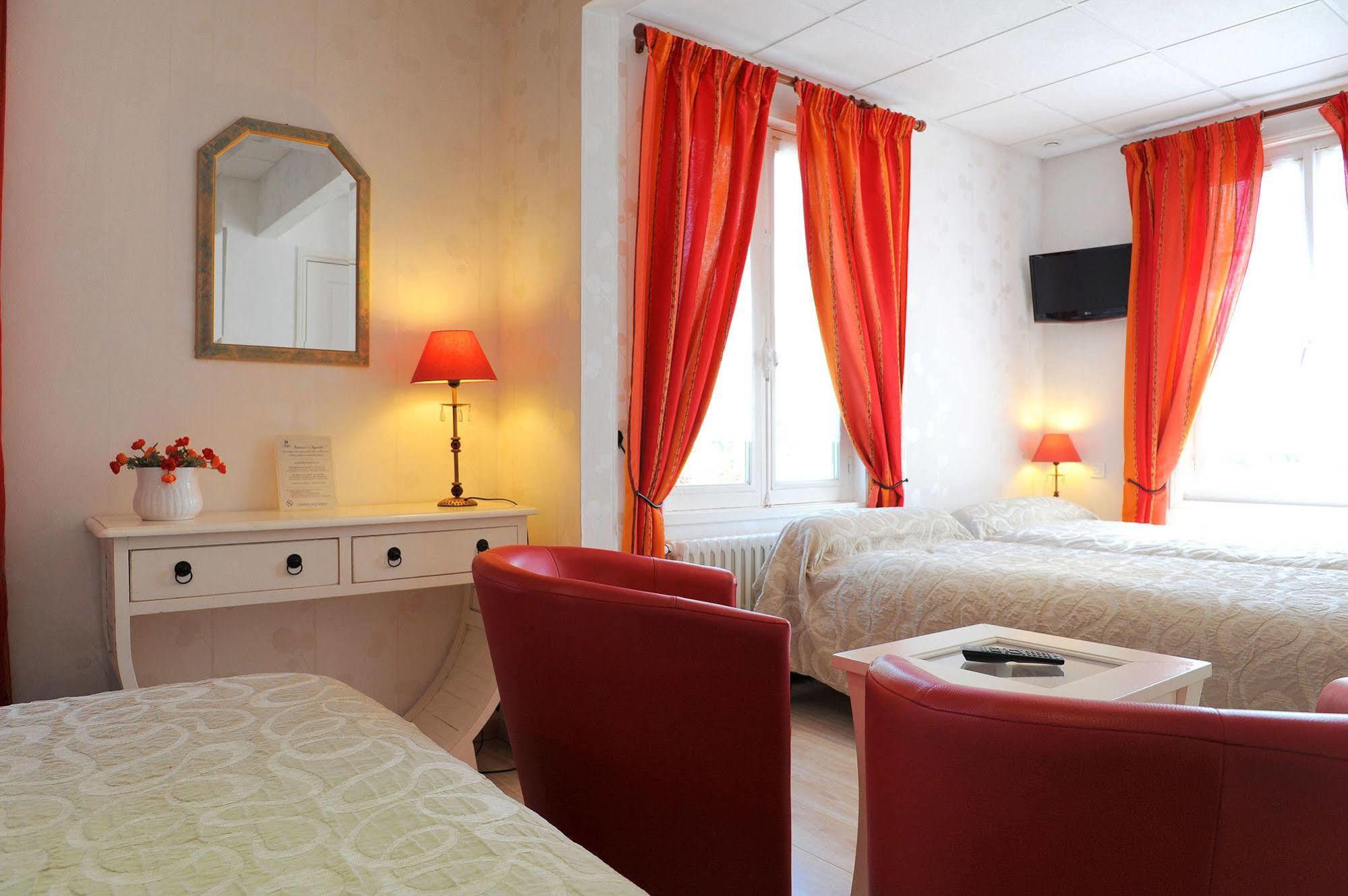 Logis Hotel L'Ayguelade Bielle Экстерьер фото