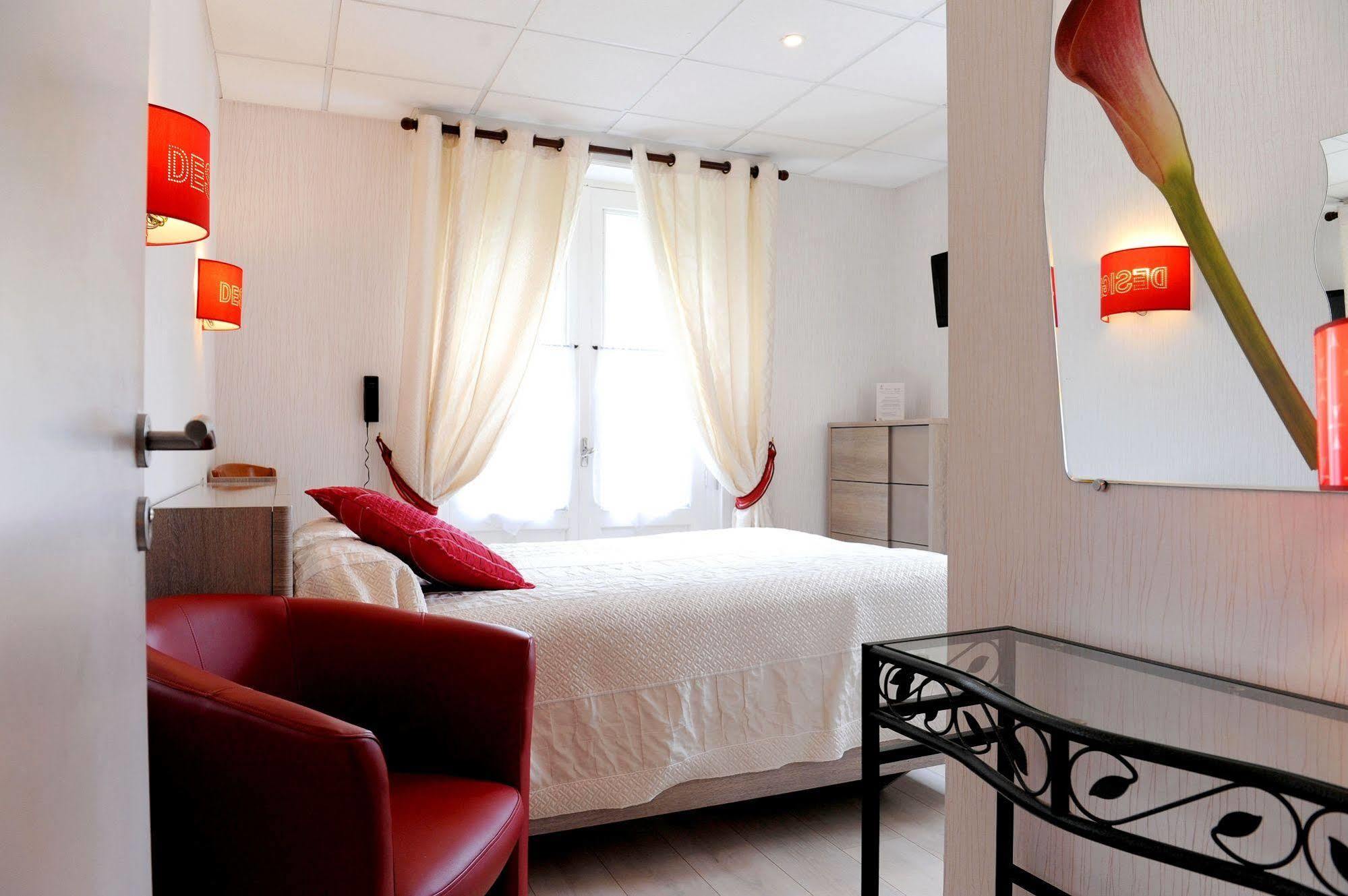 Logis Hotel L'Ayguelade Bielle Экстерьер фото