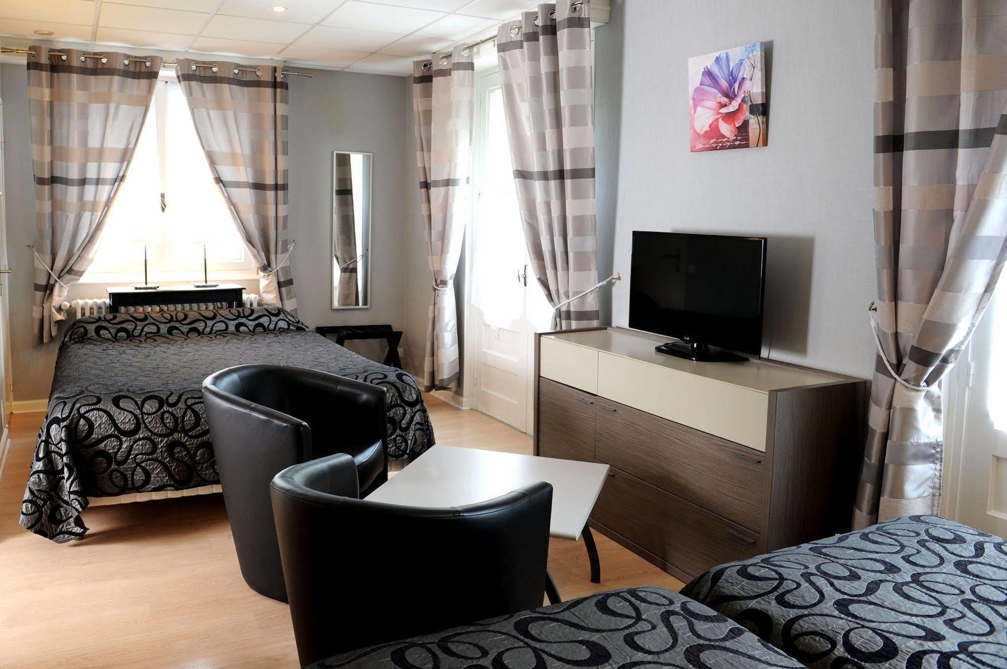 Logis Hotel L'Ayguelade Bielle Экстерьер фото