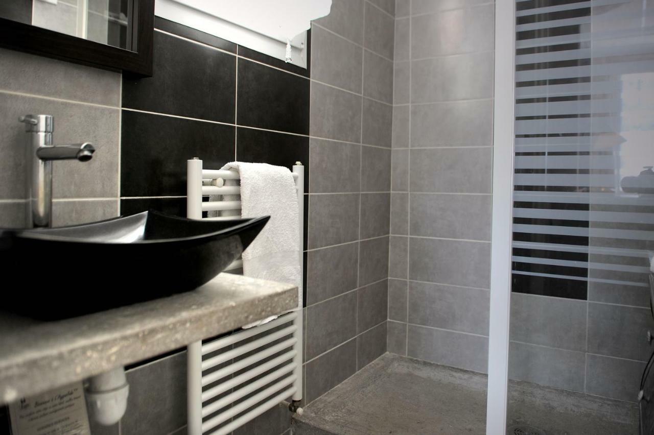 Logis Hotel L'Ayguelade Bielle Экстерьер фото