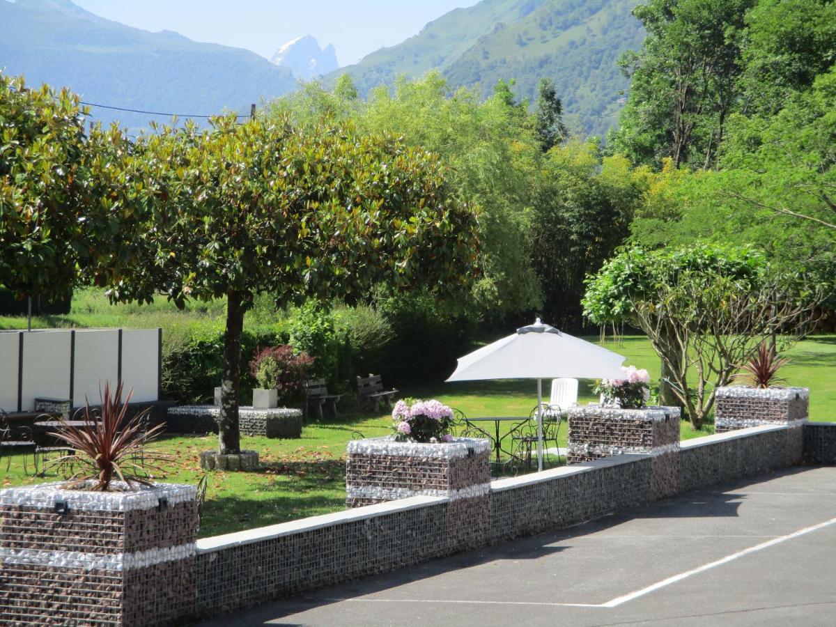 Logis Hotel L'Ayguelade Bielle Экстерьер фото